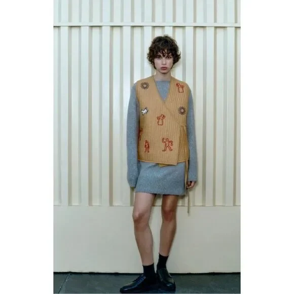 NWOT Zara Embroidered Quilted Vest Size L - Picture 2 of 13